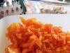 Тұздалған лосось қосылған салат және көкөніс тағамдарының рецепті