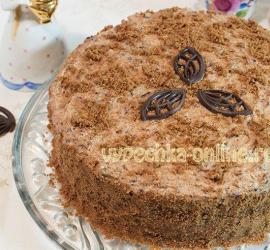 Piškotový dort se sušenými švestkami a vlašskými ořechy: recept, podrobnosti o vaření a recenze