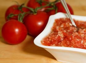 Recepti za hren sa paradajzom i belim lukom: korak po korak priprema najboljih priprema za zimu